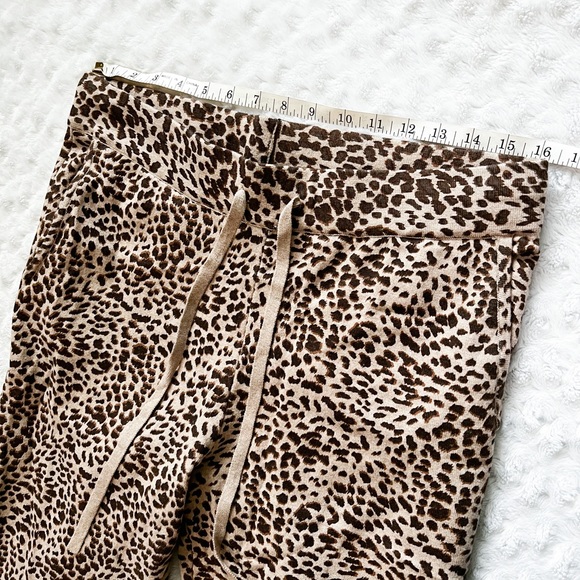 NWT- MONROW Leopard Jogger Sweatpants Cashmere Blend - Picture 11 of 12
